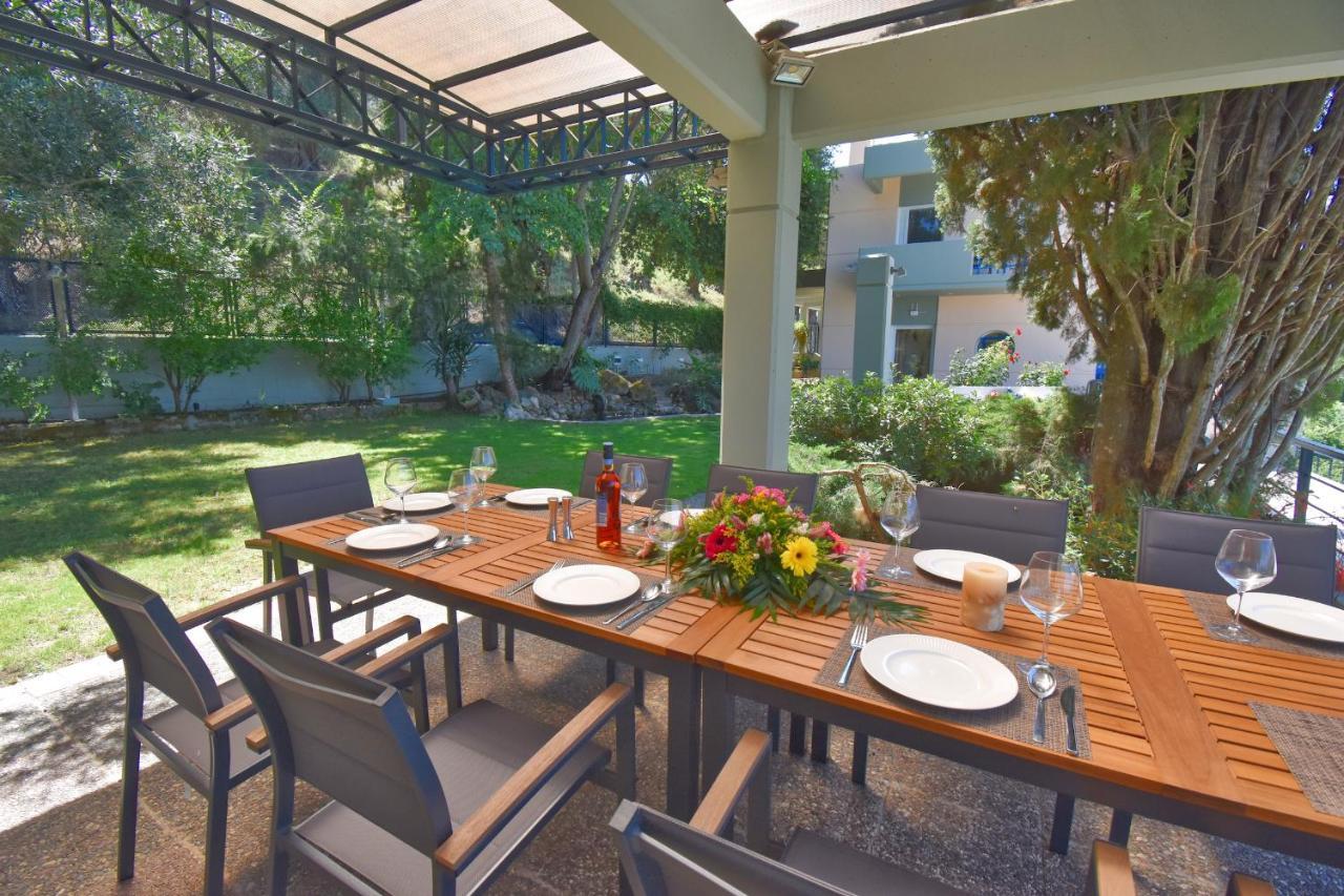Julie Christie - Pool - Amazing Seaview Villa Kontokali